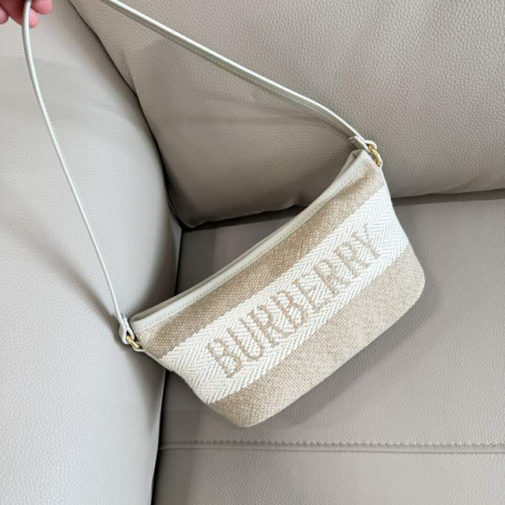 Picture of Burberry Handbags _SKUfw222105773fw